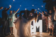 prvni-tanec-novomanzelu-a-svitici-pismena