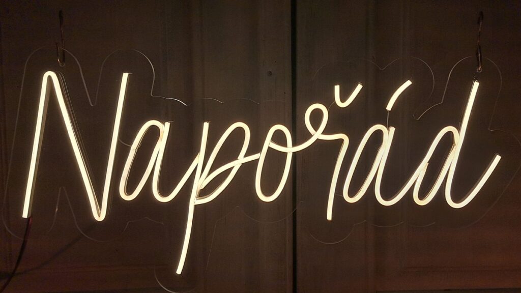 Neonový nápis Napořád
